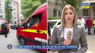 O mamă și cei doi copii ai săi au căzut de pe bloc