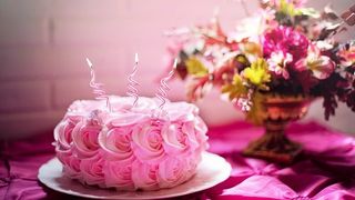 Exemple de urări de ziua de naştere: Cele mai frumoase mesaje cu La mulţi ani!