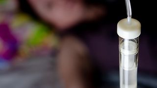 Ultimele informații despre fetița de 5 ani care suferă de boala Wilson. Copila este în continuare intubată, în stare staționară