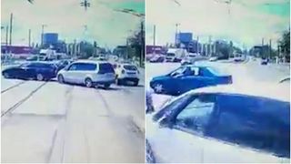 Un tramvai din Capitală nu a oprit în stație și a intrat în mașinile din intersecție