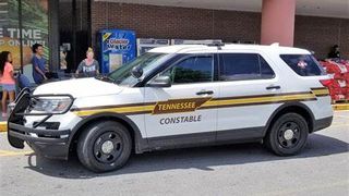  Un bărbat oprit în trafic a târât cu mașina doi polițiști