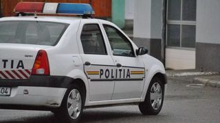  Un bărbat din Capitală, șofer de ride-sharing, încătușat de polițiști