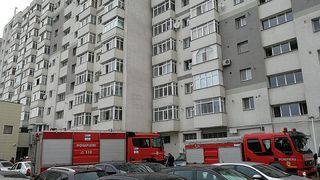 Un tânăr s-a aruncat de la etajul 10 al unui bloc din Slatina