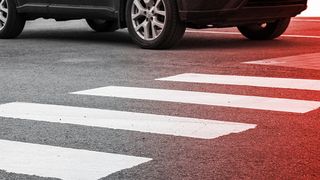 Accident pe un drum din Prahova. Un pieton a murit după ce două autoturisme s-au ciocnit şi au ricoşat