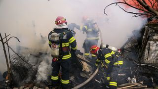 VIDEO | Incendiu violent în Centrul Vechi al Capitalei. Pompierii au intervenit de urgență