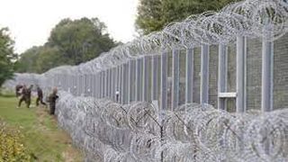 Gard permanent de peste 5 metri ridicat de Polonia la frontiera sa cu Belarus