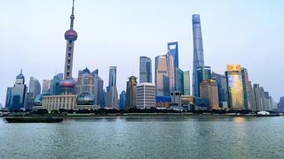 VIDEO - Restricții extreme împotriva COVID în Shanghai. Oamenii care încearcă să iasă din case sunt bătuți de poliție