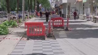 VIDEO - Mai mulți locuitori din Buzău au ajuns la spital cu entorse din cauza trotuarelor prost făcute