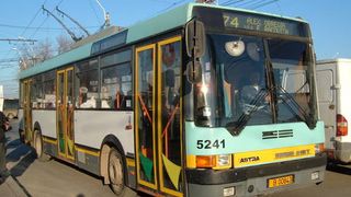 VIDEO - Mai multe mijloace de transport ale STB au fost scoase de pe traseu. Acțiunea a avut loc după un control al ANPC