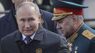 Noi semne ale bolii lui Vladimir Putin. Ce a făcut &icirc;n timpul paradei militare de la Moscova