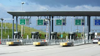 Ce amendă riști dacă nu plătești taxa de pod de la Fetești. Amenda crește în funcție de capacitatea autovehiculului