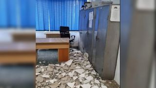 Incident dramatic la secția de poliție din Pucioasa. Tavanul s-a prăbușit în timpul nopții