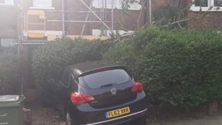 un bărbat a intrat cu mașina &icirc;n casa lui boris johnson