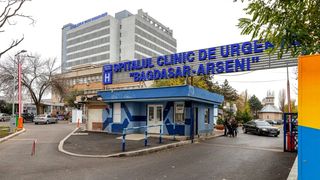  Un deținut a evadat dintr-un spital, &icirc;mbrăcat &icirc;n pantaloni scurți și halat alb