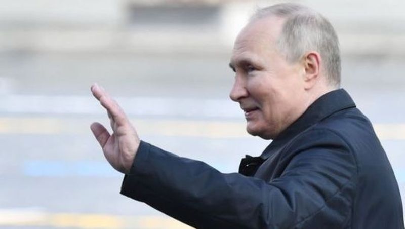 Vladimir Putin surprins alături de un bărbat misterios de Ziua Victoriei. Cine este tânărul despre care se vorbește că ar putea fi succesorul liderului rus