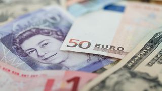 Curs valutar BNR azi, 12 mai 2022. La ce valoare a ajuns euro? 