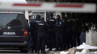 Percheziții la vrăjitoare. Polițiștii cercetează înșelăciuni cu prejudiciu de 230.000 de lei