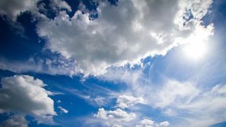 VIDEO - Bucureștenii, bulversați de temperaturile de 30 de grade Celsius. Cât va ține căldura