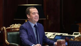 Dmitri Medvedev, aliatul nr.1 al lui Putin, amenință NATO cu un "război nuclear total"