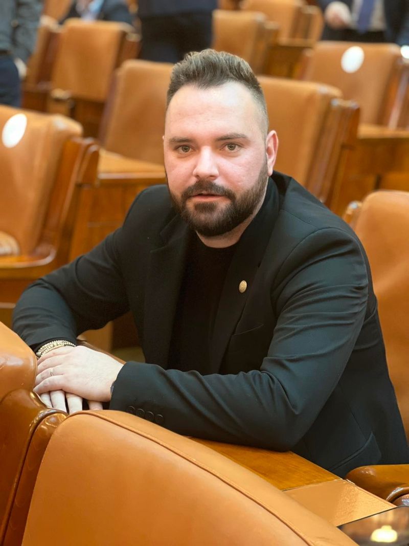 Cu ce se ocupă Vlad, fiul primarului Cristian Popescu-Piedone?