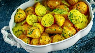 rețetă cartofi noi la cuptor