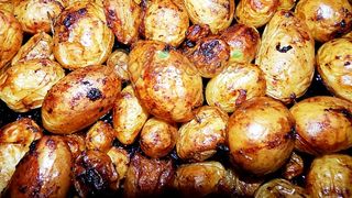 rețetă cartofi noi la cuptor