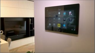 VIDEO | Cartierele smart câștigă teren: tot mai mulți români caută case în care pot controla totul cu telefonul