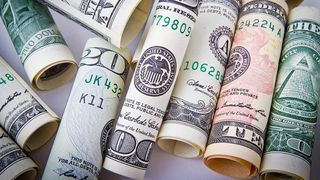 VIDEO - Plafonarea prețurilor i-a ajutat pe maghiari să treacă mai ușor peste dificultățile financiare. Guvernanții români nu iau în calcul această opțiune