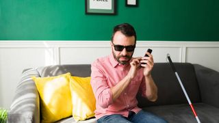 Un nevăzător din Cluj susține că a fost păcălit după ce a plătit 1.000 de euro unei agenții de matrimoniale