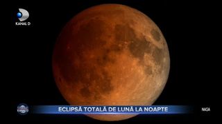 Eclipsă totală de lună la noapte
