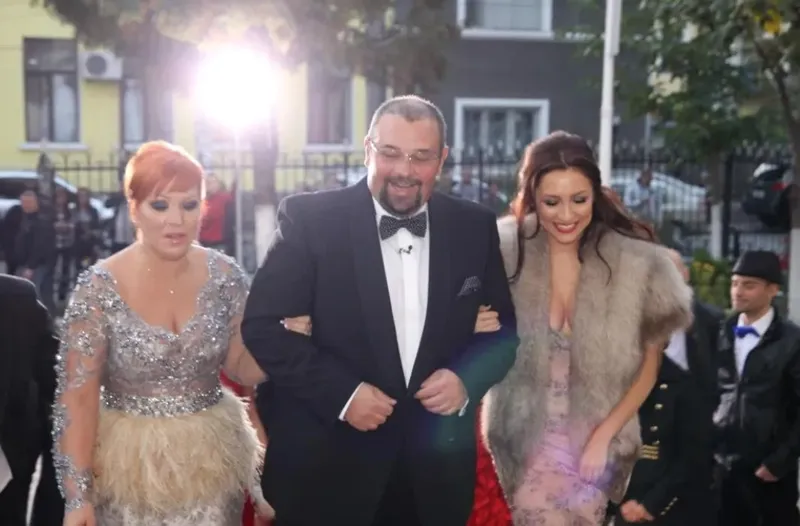 legătura dintre piedone și cântăreața andra