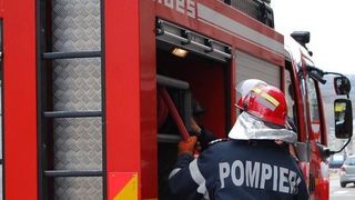 Autoritățile iau în calcul mai multe ipoteze în cazul incendiului din Capitală