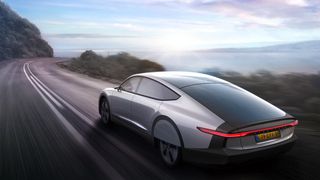 Cum arată Lightyear One, mașina care se &icirc;ncarcă de la soare. Poate circula luni la r&acirc;nd fără să fie alimentată