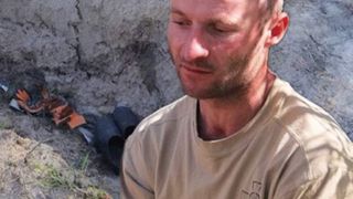 Un tânăr ucrainean a scăpat dintr-o groapă comună după ce a fost împușcat de ruși: „Am crezut că am halucinații”