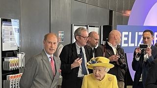 VIDEO - Regina Elisabeta a II-a a inaugurat linia de metrou care îi poartă numele