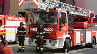  Un incendiu provocat din neatenție a izbucnit la o hală din Oradea