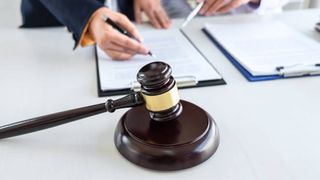 O româncă din Italia a devenit moștenitoarea unei averi impresionante. Motivul pentru care nu poate încă intra în posesia sa