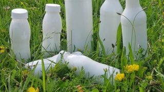 Românul care a dat lovitura cu afacerea momentului. Vinde un litru cu 100 de lei