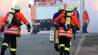 Incendiu puternic la un apartament din Braşov. Peste 50 de persoane au fost evacuate/ Unii adulți și copii sunt sub supraveghere medicală