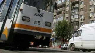 Un băiat de 17 ani, lovit de tramvai în Capitală. Circulația, blocată în zona accidentului