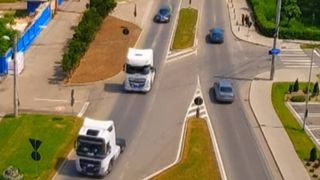 Nuntă cu totul speciala în Cluj. Doi îndrăgostiți au venit cu TIR-urile la starea civilă din Gherla