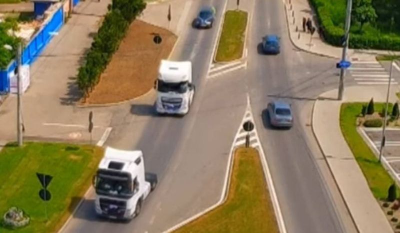 Nuntă cu totul speciala în Cluj. Doi îndrăgostiți au venit cu TIR-urile la starea civilă din Gherla