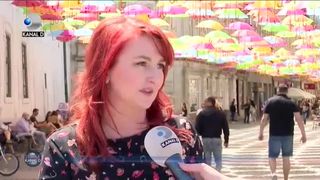 La terasă, doar la lumina lum&acirc;nării