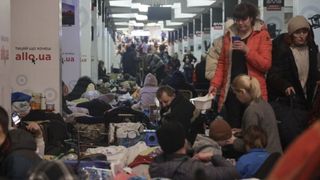 Metroul din Harkov, locul unde mii de ucraineni și-au găsit refugiul &icirc;n timpul atacurilor rusești, se redeschide