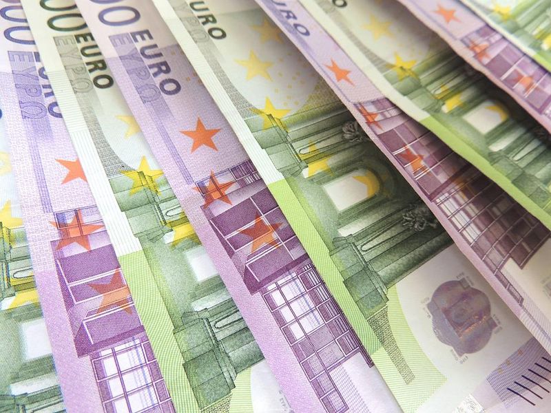 Curs valutar BNR azi, 25 mai 2022. Evoluția euro și a dolarului