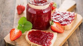 Dulceaţă căpsuni fără apă. Reţeta ingenioasă şi delicioasă