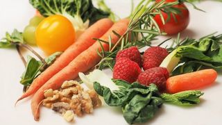 VIDEO - Reporterii Știrile Kanal D au fost &icirc;n piețe să testeze nivelul de nitrați din fructe. Vezi ce au găsit