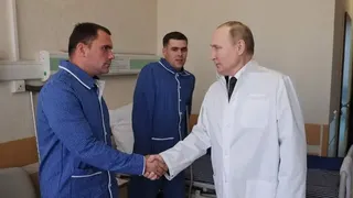 VIDEO - Noi imagini cu Vladimir Putin, &icirc;n timp ce vizitează militari răniți &icirc;n Ucraina