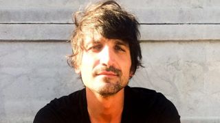 Un individ este dat în urmărire după a ucis o tânără