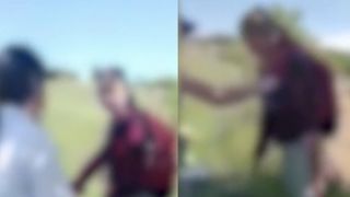  Fată de 12 ani, bătură de un grup de copii, pe un câmp din Cotnari